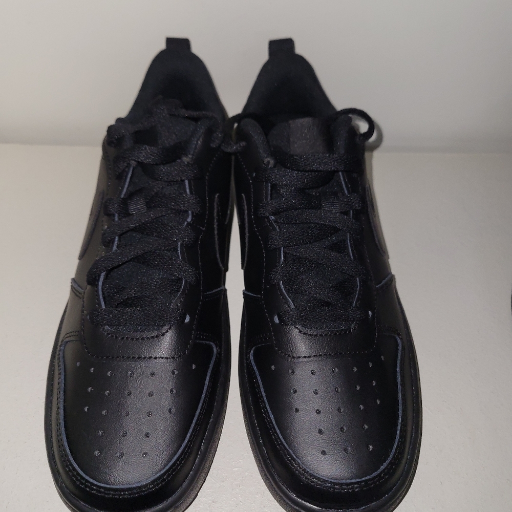 Black Nike 7 youth- NWOT